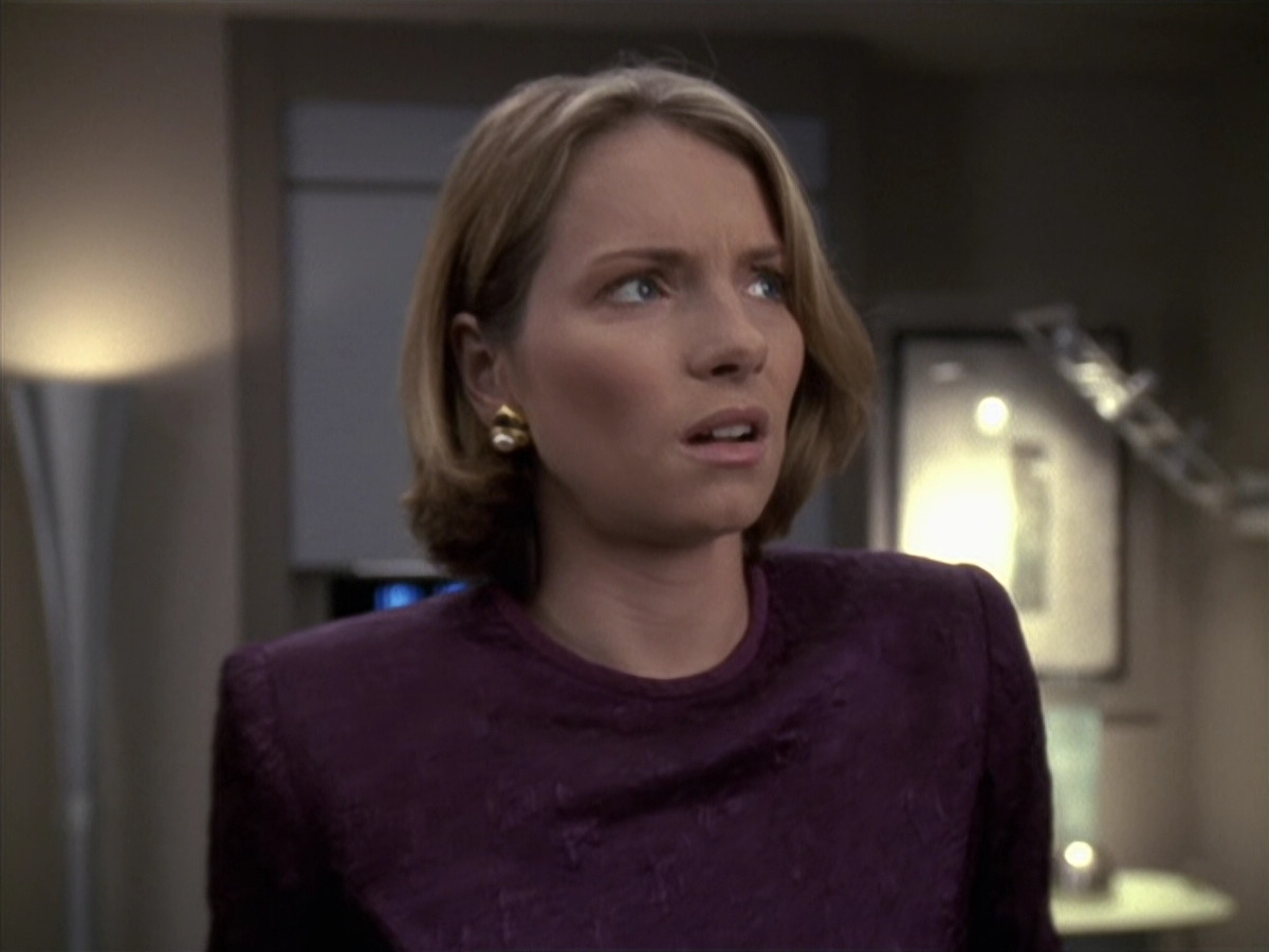 extant_StarTrek_VOY_6x24-LifeLine_01864.jpg