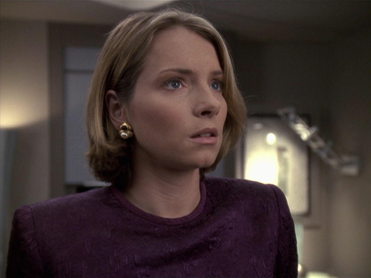 extant_StarTrek_VOY_6x24-LifeLine_01867.jpg