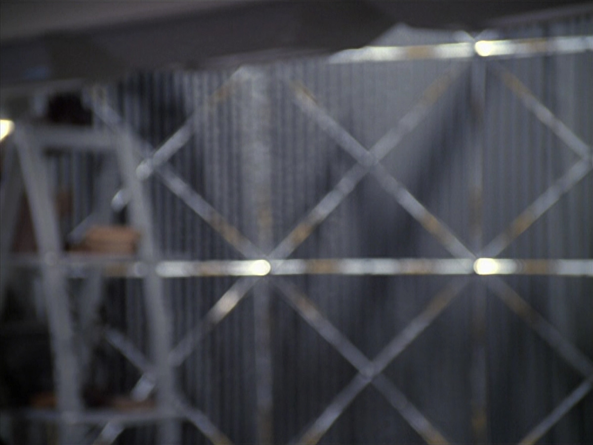 extant_StarTrek_VOY_6x24-LifeLine_01936.jpg