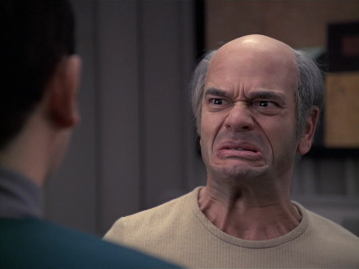 extant_StarTrek_VOY_6x24-LifeLine_01939.jpg