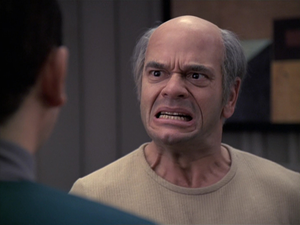 extant_StarTrek_VOY_6x24-LifeLine_01940.jpg