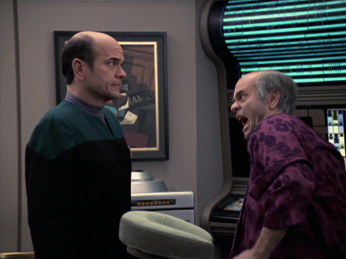 extant_StarTrek_VOY_6x24-LifeLine_01946.jpg