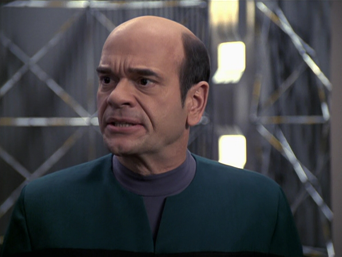 extant_StarTrek_VOY_6x24-LifeLine_01954.jpg