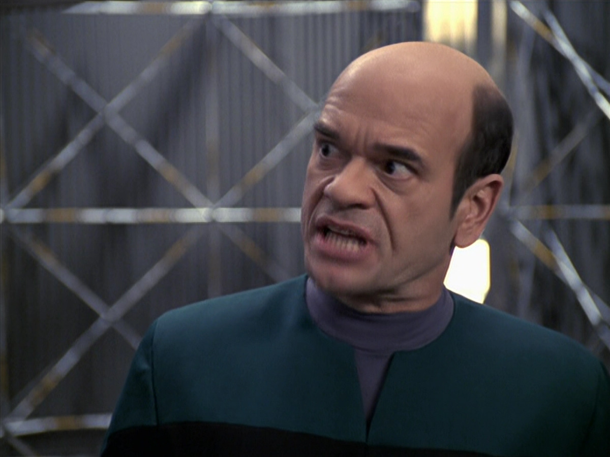 extant_StarTrek_VOY_6x24-LifeLine_01958.jpg