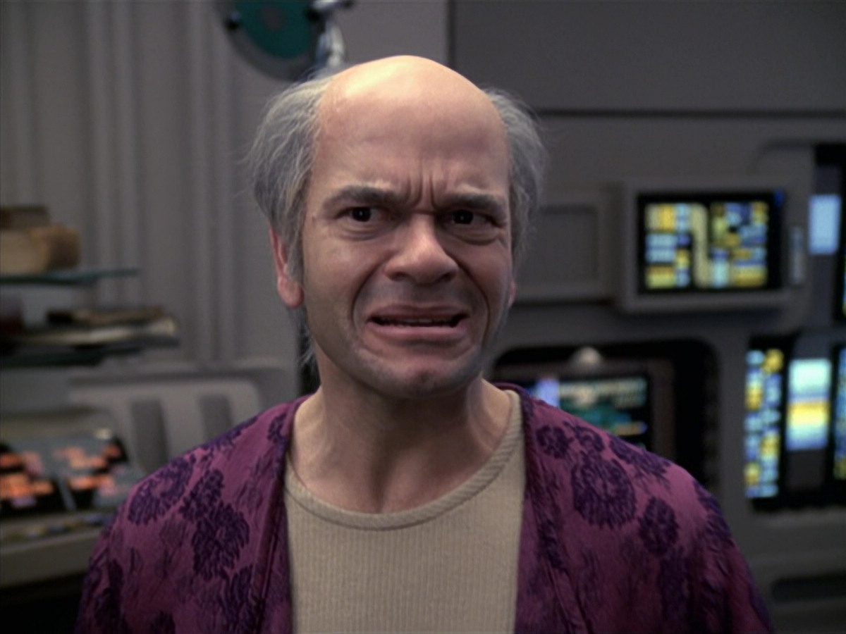 extant_StarTrek_VOY_6x24-LifeLine_02015.jpg
