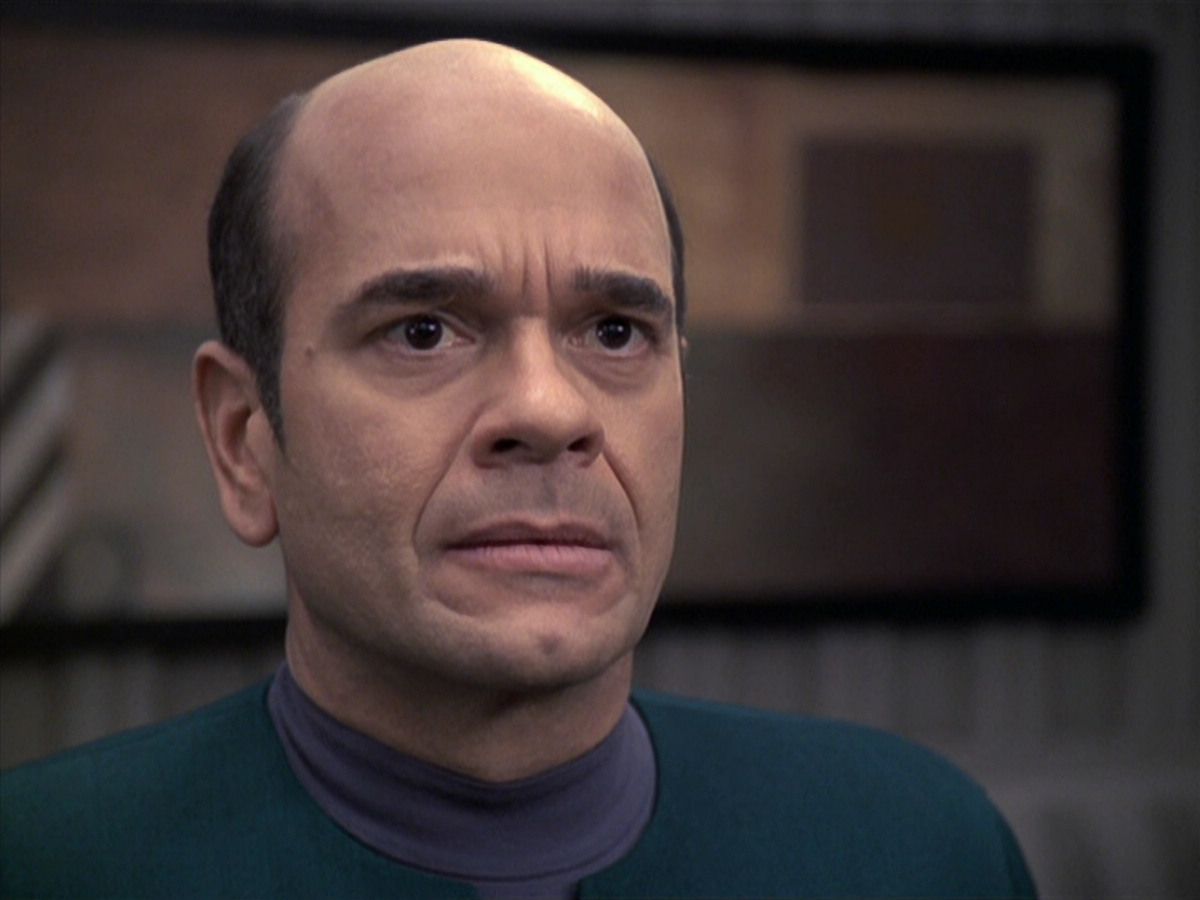 extant_StarTrek_VOY_6x24-LifeLine_02021.jpg