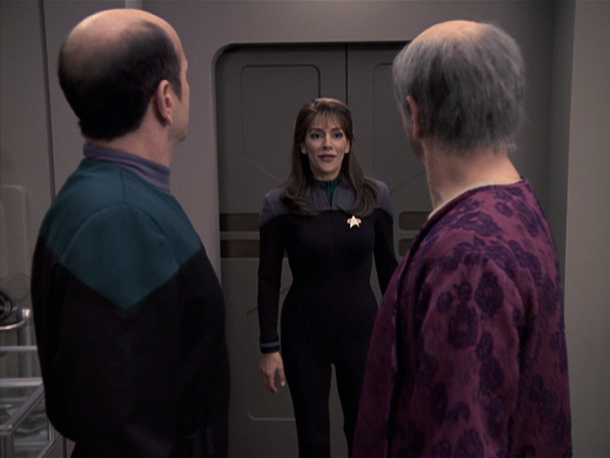 extant_StarTrek_VOY_6x24-LifeLine_02036.jpg