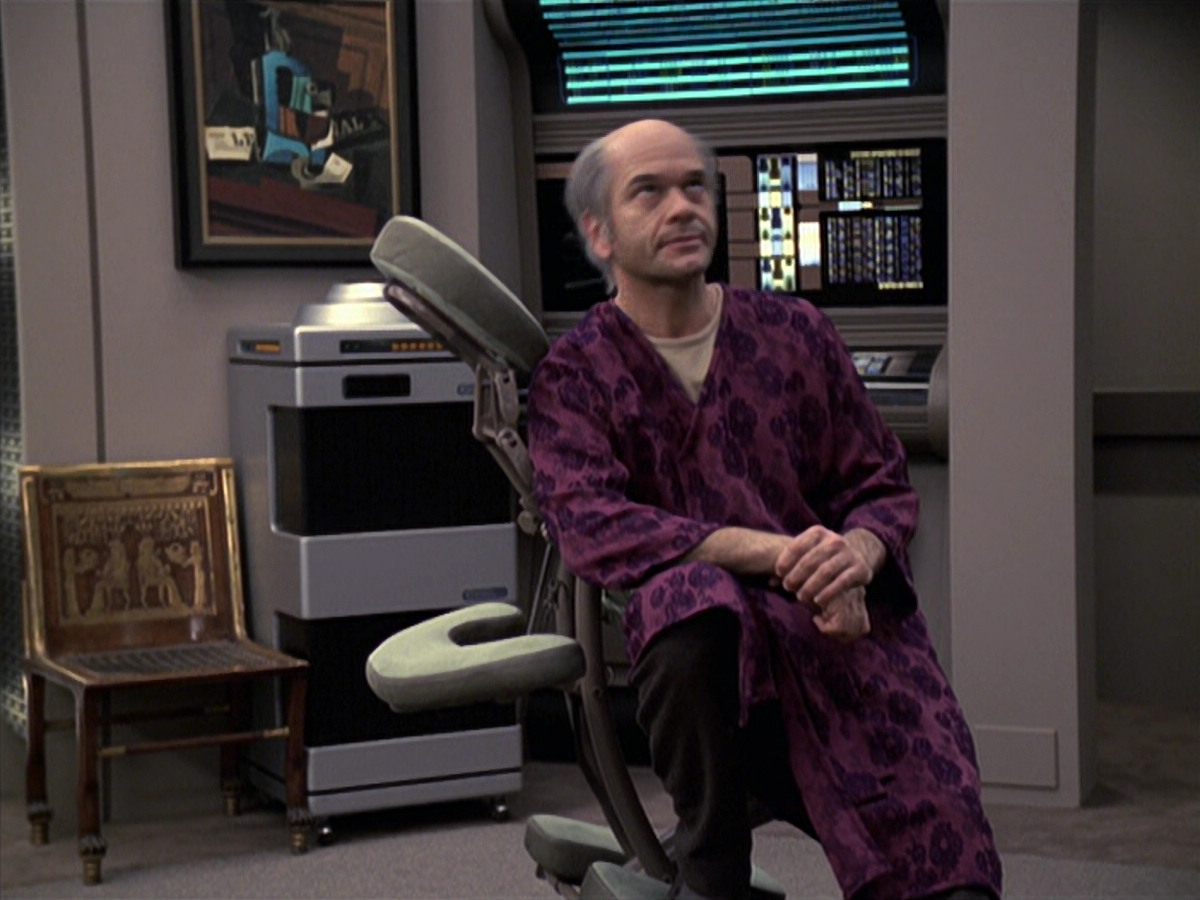 extant_StarTrek_VOY_6x24-LifeLine_02093.jpg