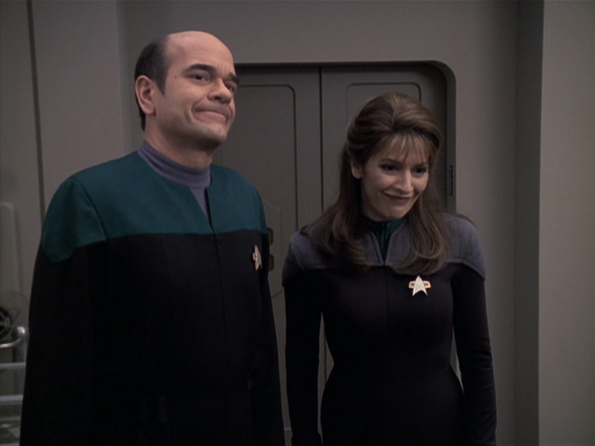 extant_StarTrek_VOY_6x24-LifeLine_02099.jpg