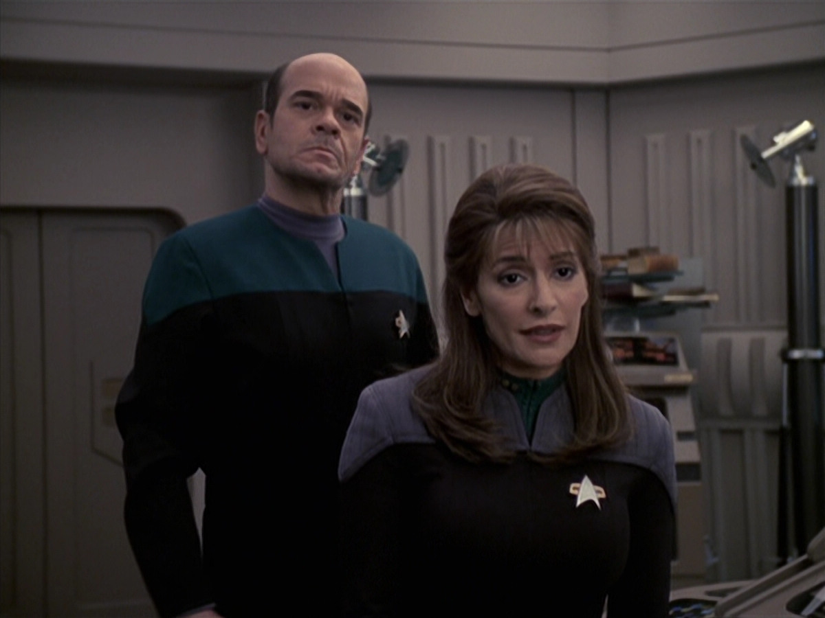 extant_StarTrek_VOY_6x24-LifeLine_02128.jpg