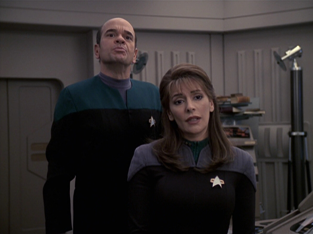 extant_StarTrek_VOY_6x24-LifeLine_02144.jpg