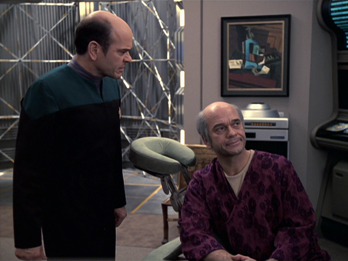 extant_StarTrek_VOY_6x24-LifeLine_02155.jpg