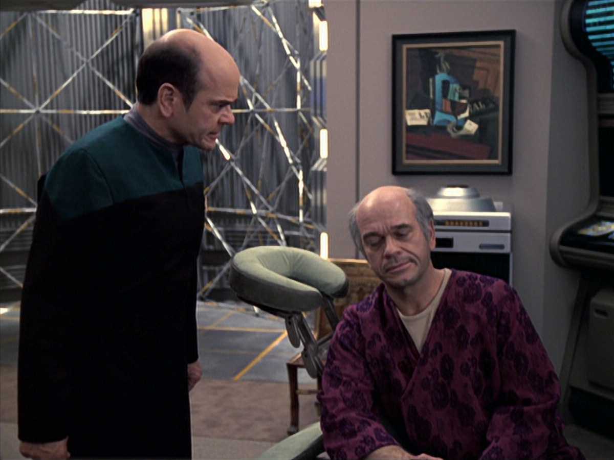 extant_StarTrek_VOY_6x24-LifeLine_02159.jpg