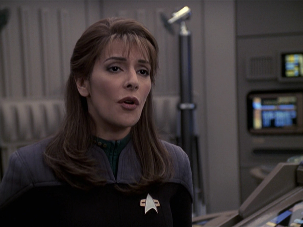 extant_StarTrek_VOY_6x24-LifeLine_02163.jpg