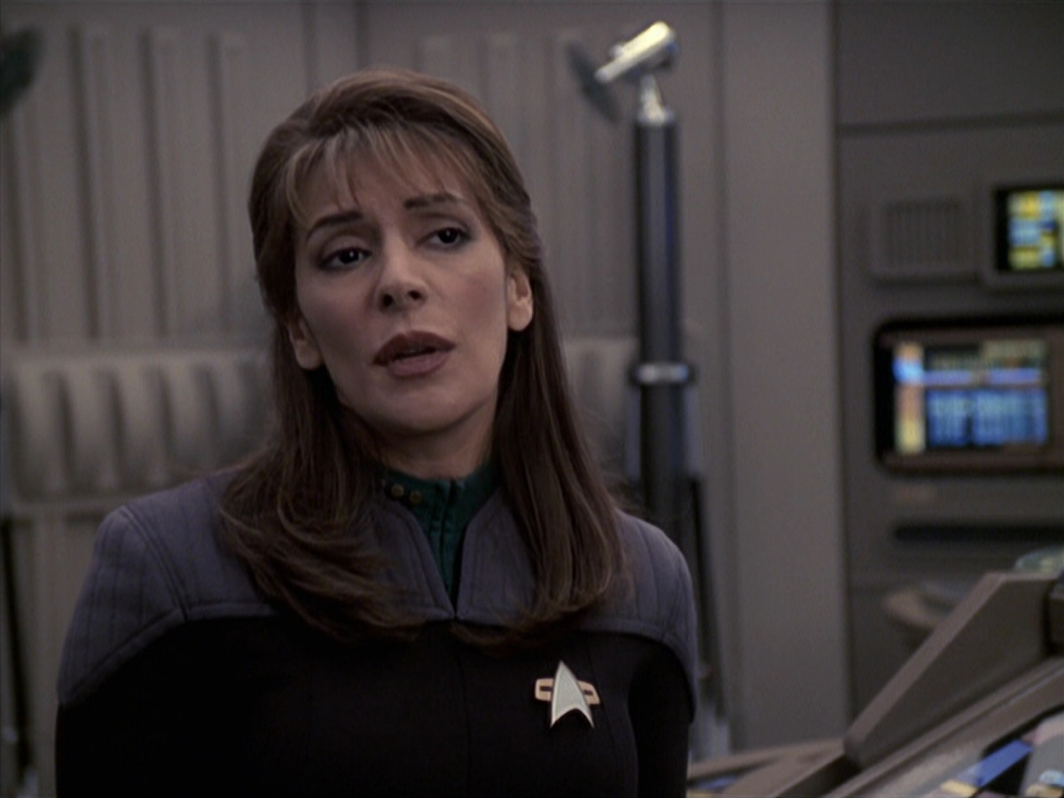extant_StarTrek_VOY_6x24-LifeLine_02167.jpg