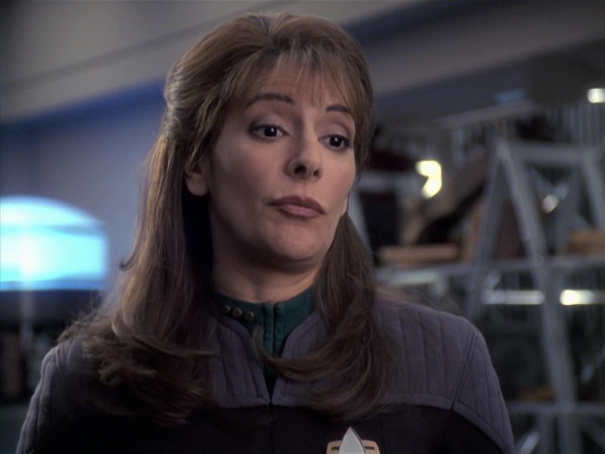 extant_StarTrek_VOY_6x24-LifeLine_02228.jpg