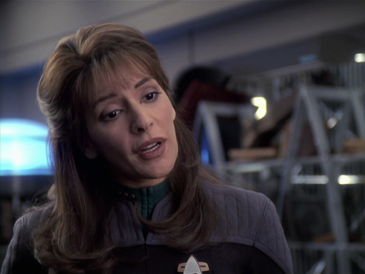 extant_StarTrek_VOY_6x24-LifeLine_02237.jpg