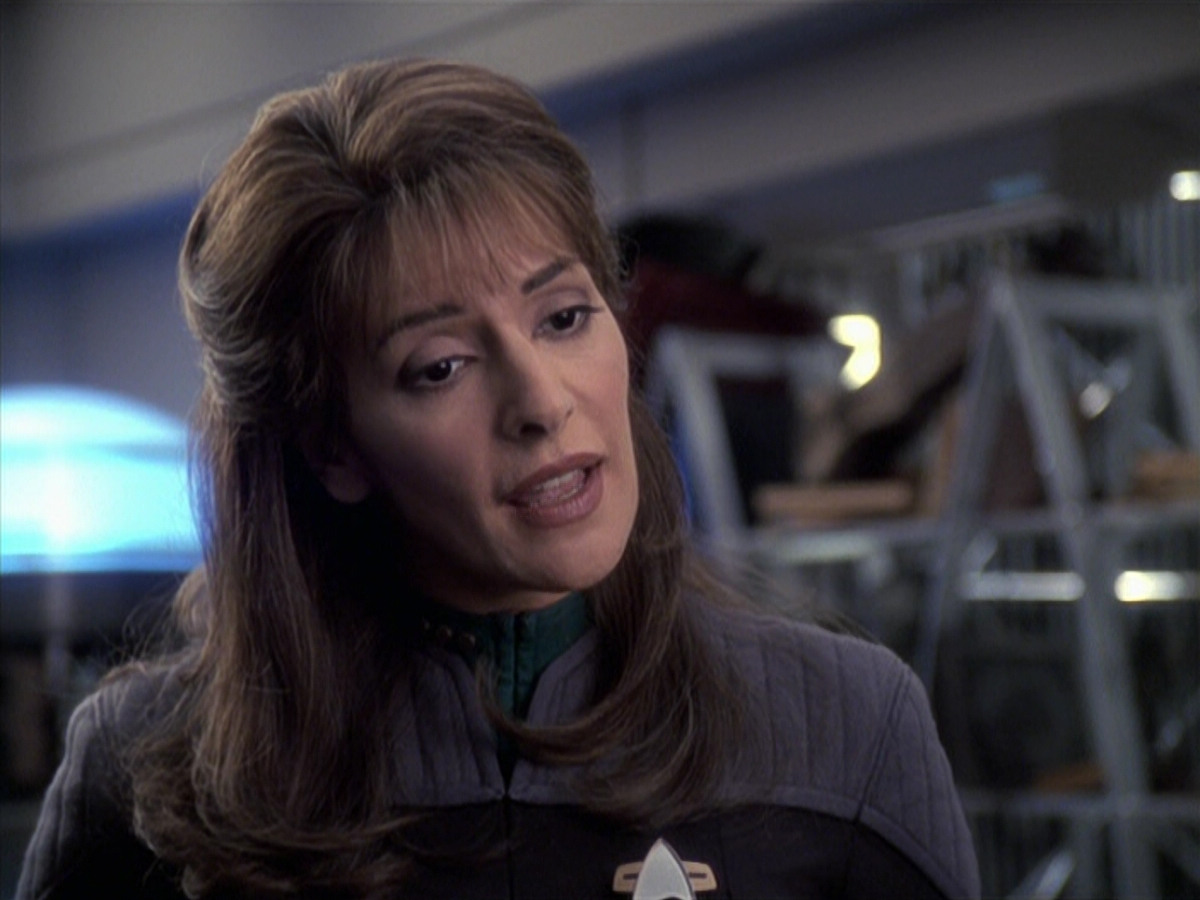 extant_StarTrek_VOY_6x24-LifeLine_02240.jpg