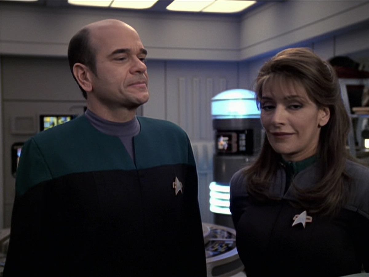 extant_StarTrek_VOY_6x24-LifeLine_02252.jpg