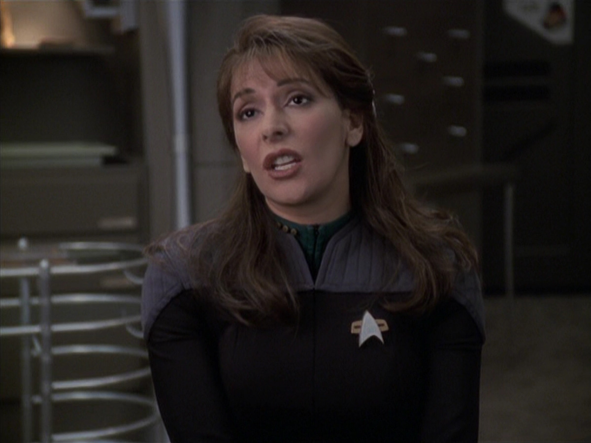 extant_StarTrek_VOY_6x24-LifeLine_02319.jpg