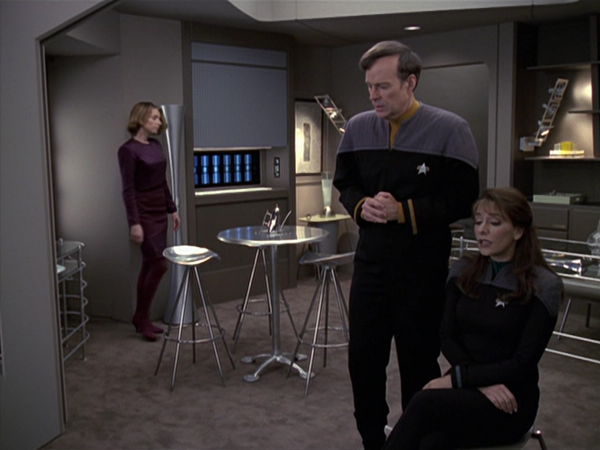 extant_StarTrek_VOY_6x24-LifeLine_02326.jpg