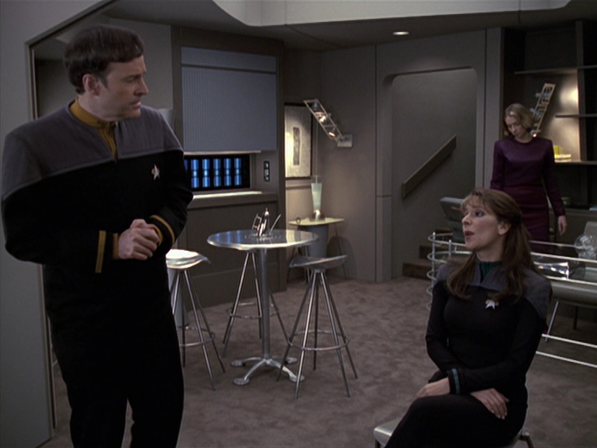 extant_StarTrek_VOY_6x24-LifeLine_02331.jpg