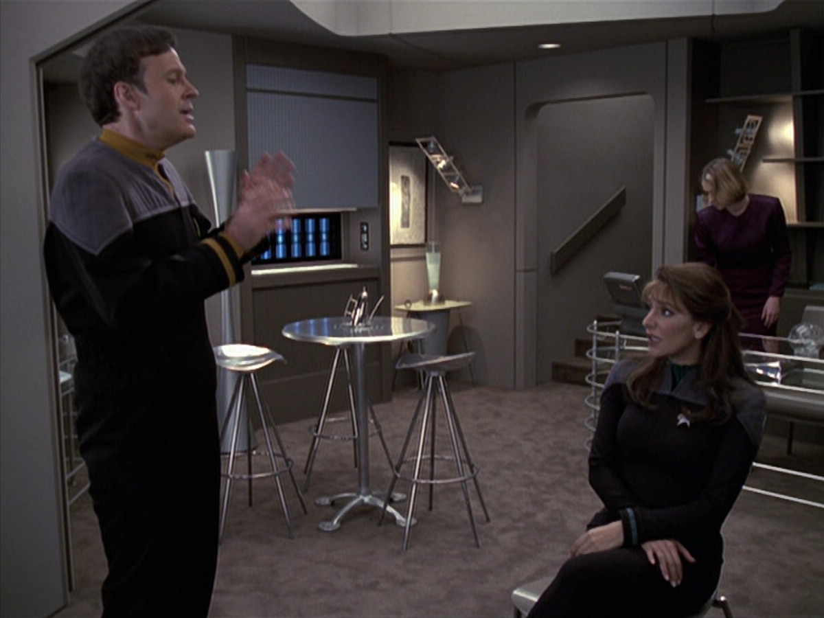 extant_StarTrek_VOY_6x24-LifeLine_02336.jpg