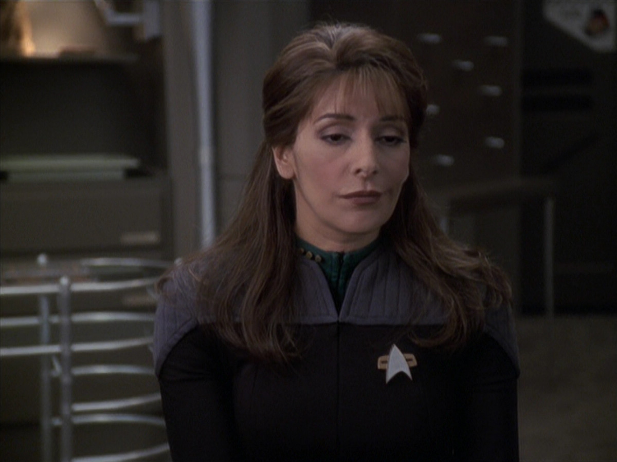 extant_StarTrek_VOY_6x24-LifeLine_02347.jpg
