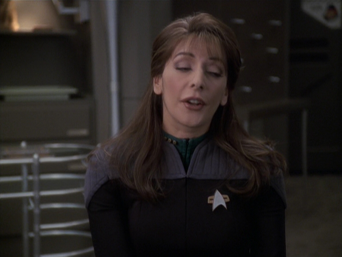 extant_StarTrek_VOY_6x24-LifeLine_02348.jpg