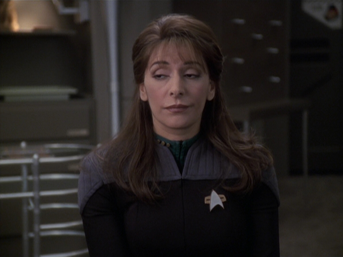 extant_StarTrek_VOY_6x24-LifeLine_02361.jpg
