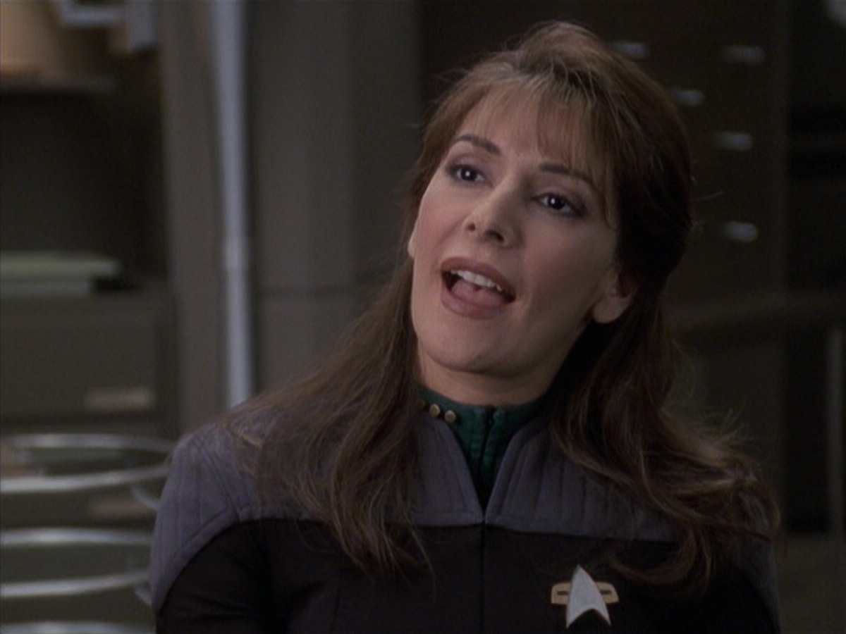 extant_StarTrek_VOY_6x24-LifeLine_02383.jpg
