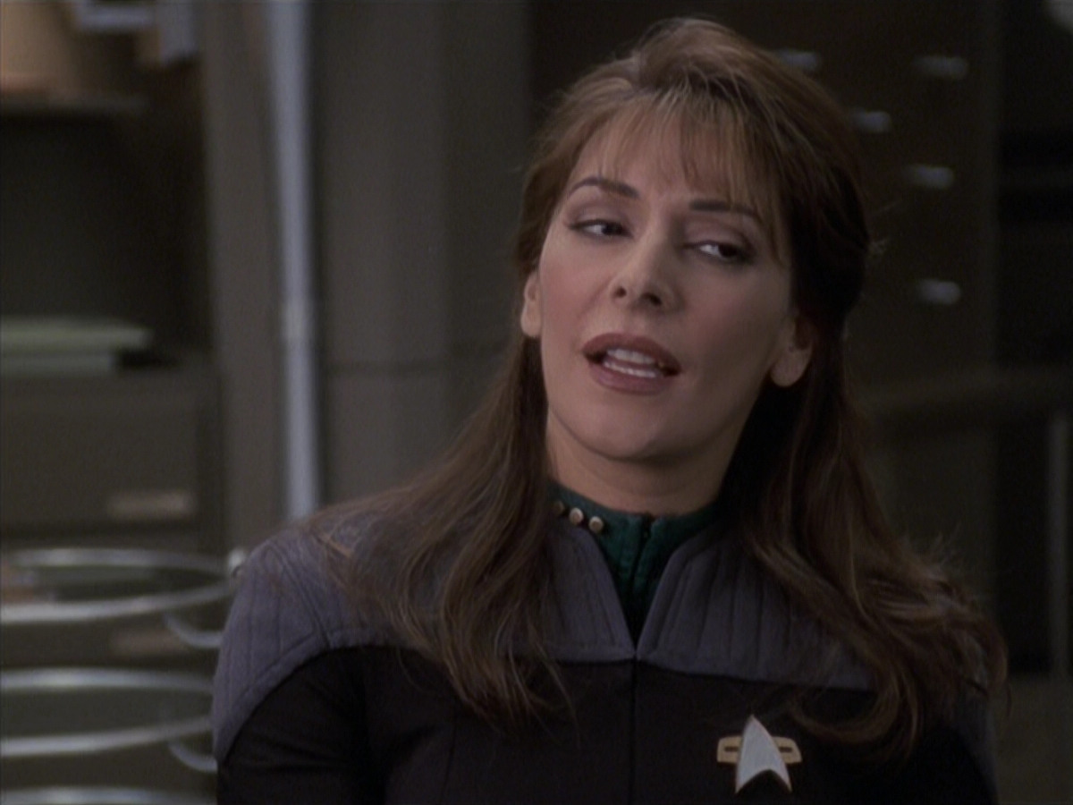 extant_StarTrek_VOY_6x24-LifeLine_02393.jpg