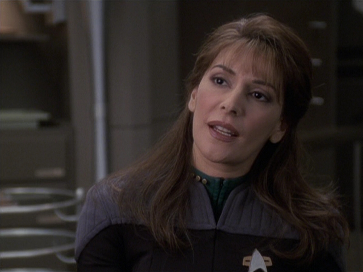 extant_StarTrek_VOY_6x24-LifeLine_02396.jpg