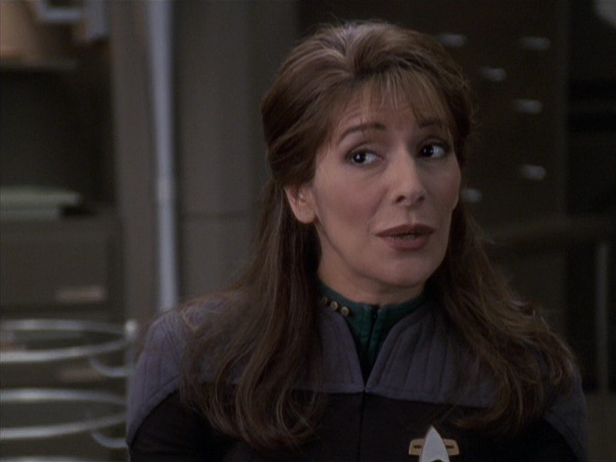 extant_StarTrek_VOY_6x24-LifeLine_02398.jpg