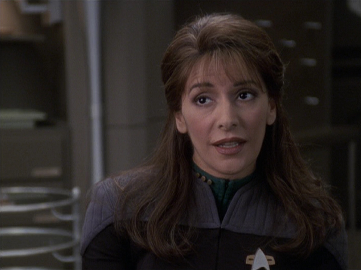 extant_StarTrek_VOY_6x24-LifeLine_02402.jpg