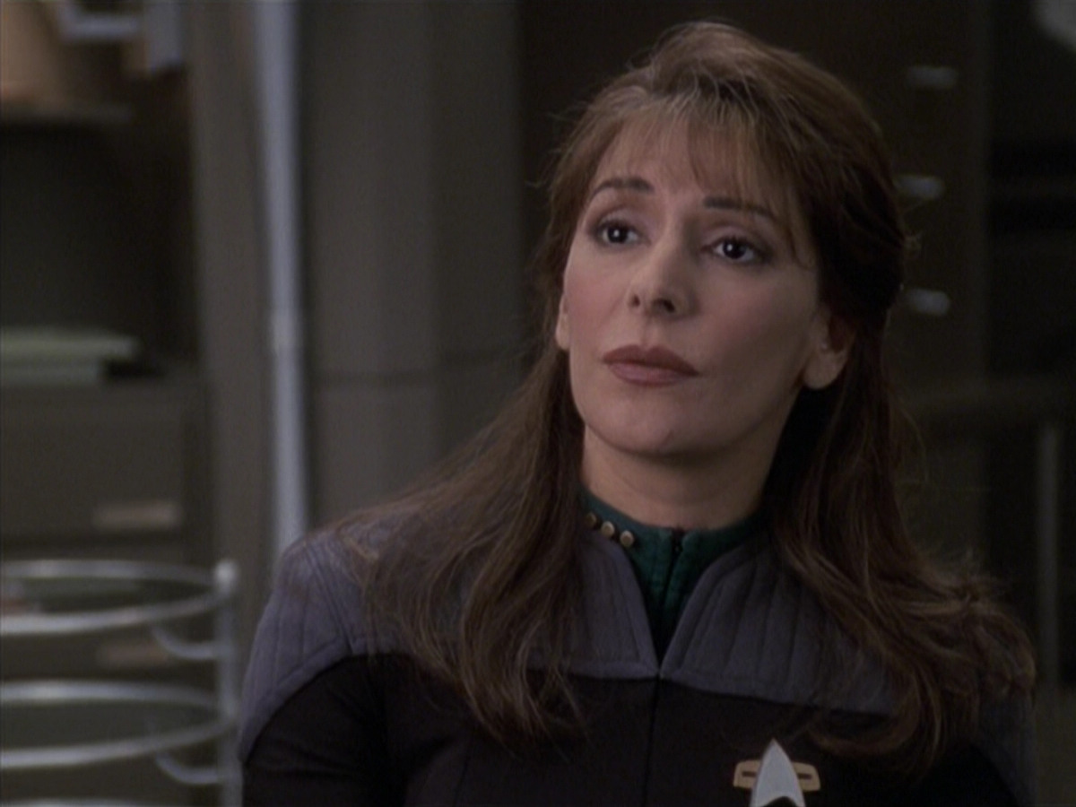 extant_StarTrek_VOY_6x24-LifeLine_02406.jpg