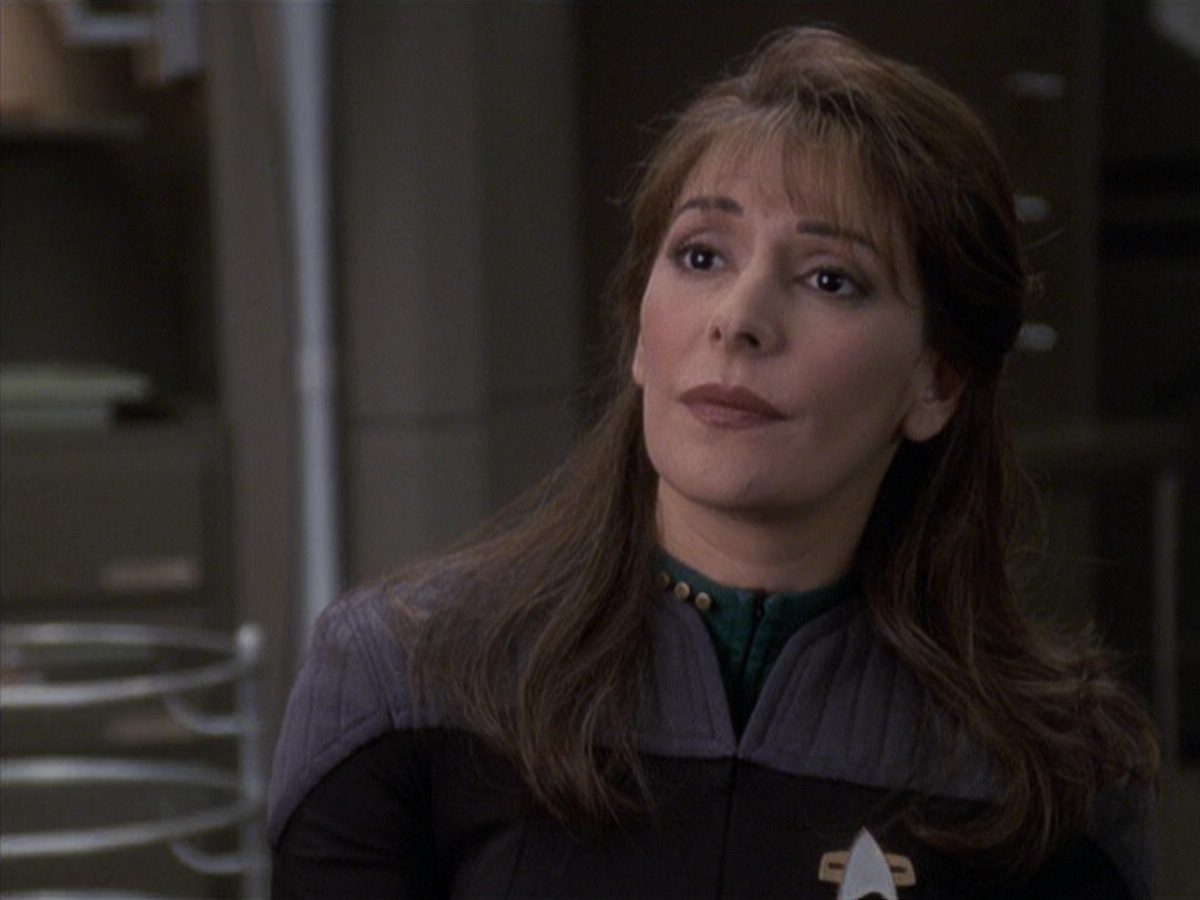 extant_StarTrek_VOY_6x24-LifeLine_02407.jpg