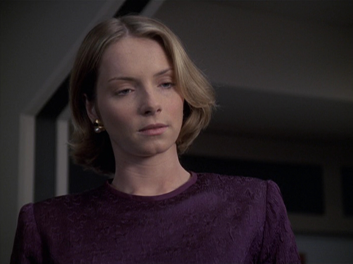 extant_StarTrek_VOY_6x24-LifeLine_02409.jpg