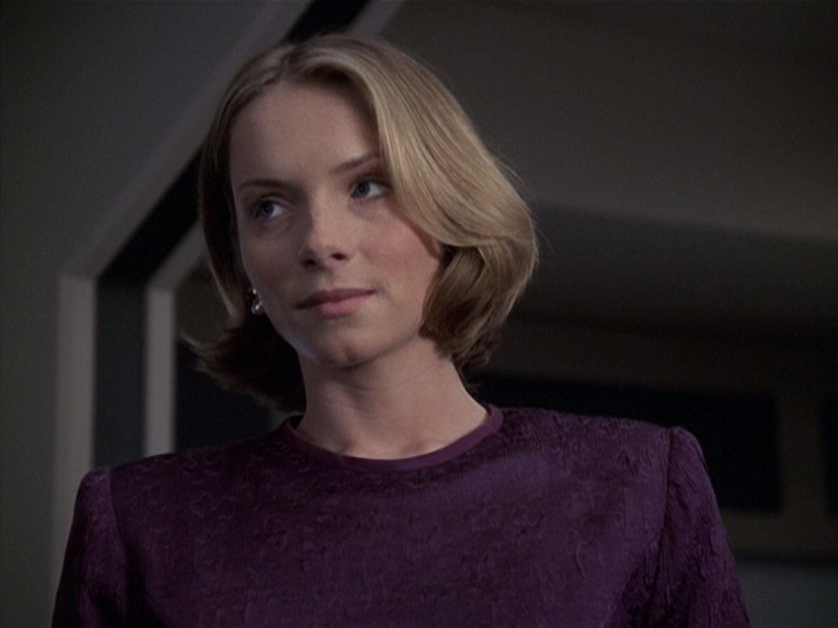 extant_StarTrek_VOY_6x24-LifeLine_02434.jpg