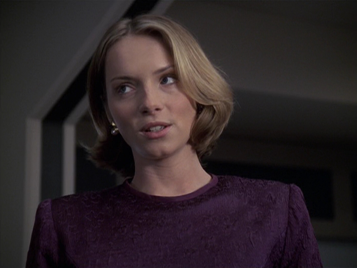 extant_StarTrek_VOY_6x24-LifeLine_02436.jpg