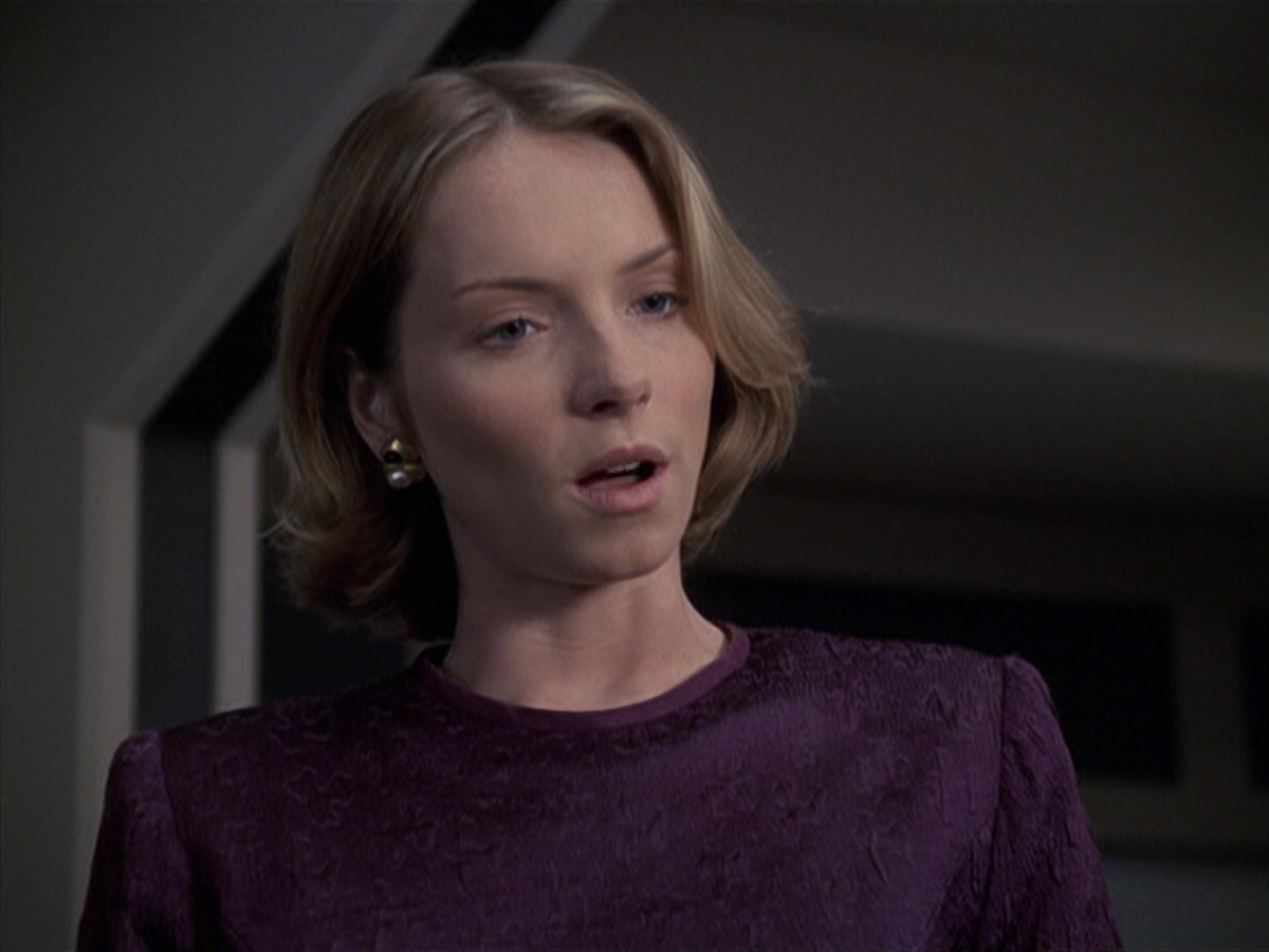 extant_StarTrek_VOY_6x24-LifeLine_02438.jpg