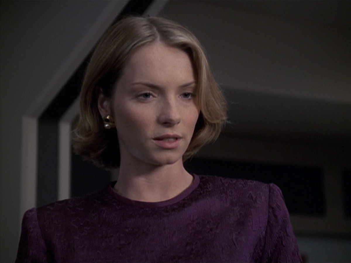 extant_StarTrek_VOY_6x24-LifeLine_02444.jpg