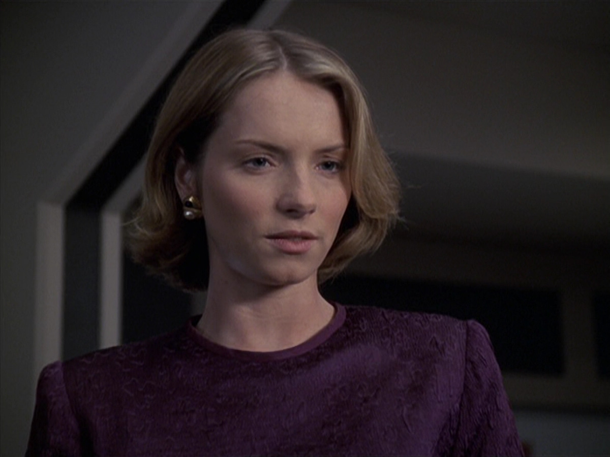 extant_StarTrek_VOY_6x24-LifeLine_02445.jpg