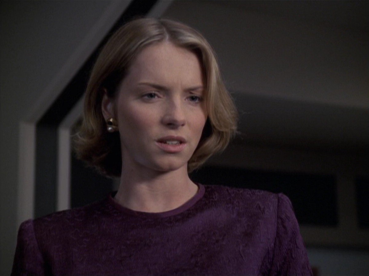 extant_StarTrek_VOY_6x24-LifeLine_02449.jpg