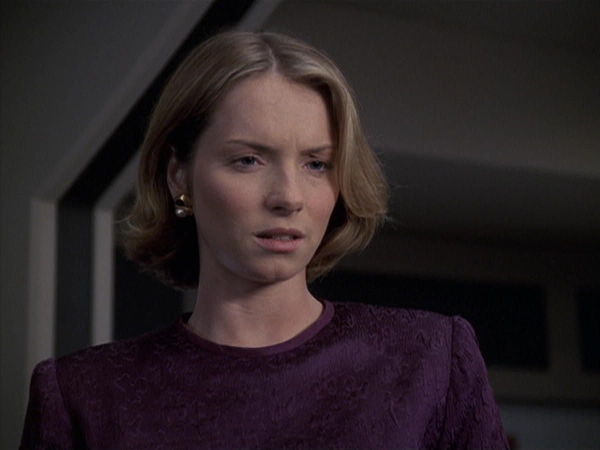 extant_StarTrek_VOY_6x24-LifeLine_02450.jpg