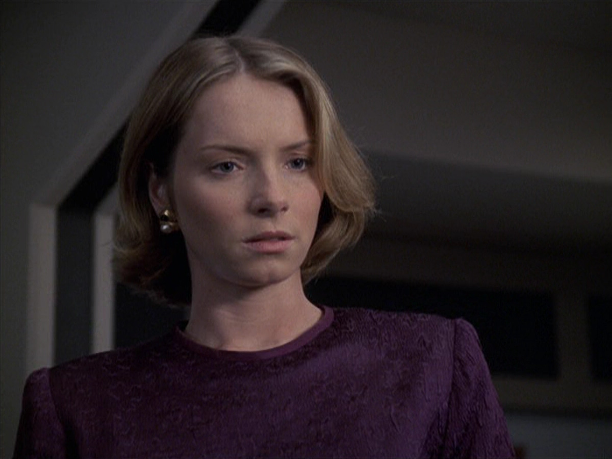 extant_StarTrek_VOY_6x24-LifeLine_02461.jpg