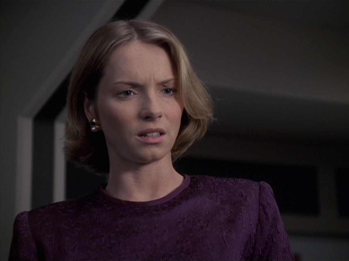 extant_StarTrek_VOY_6x24-LifeLine_02463.jpg
