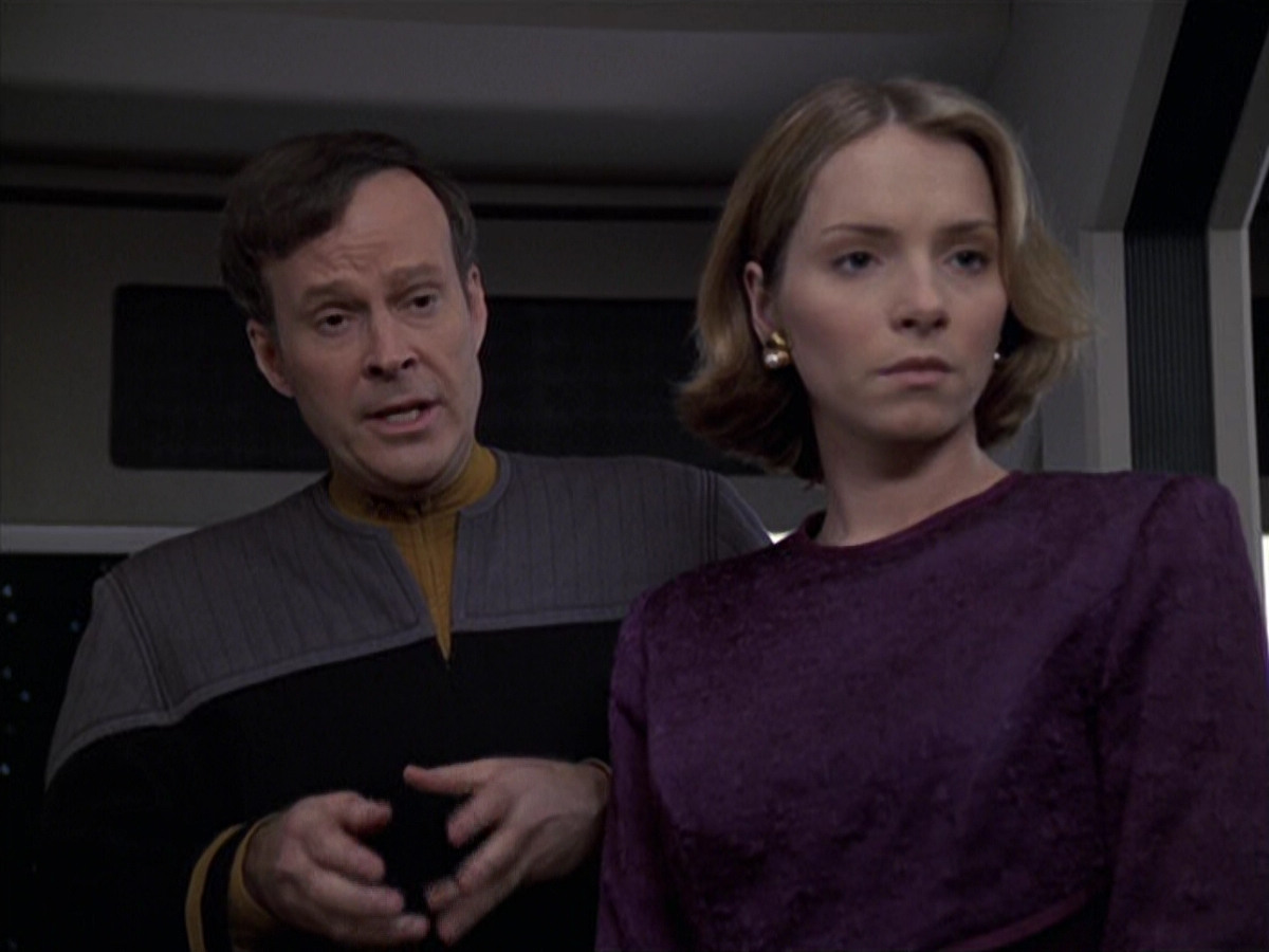 extant_StarTrek_VOY_6x24-LifeLine_02473.jpg