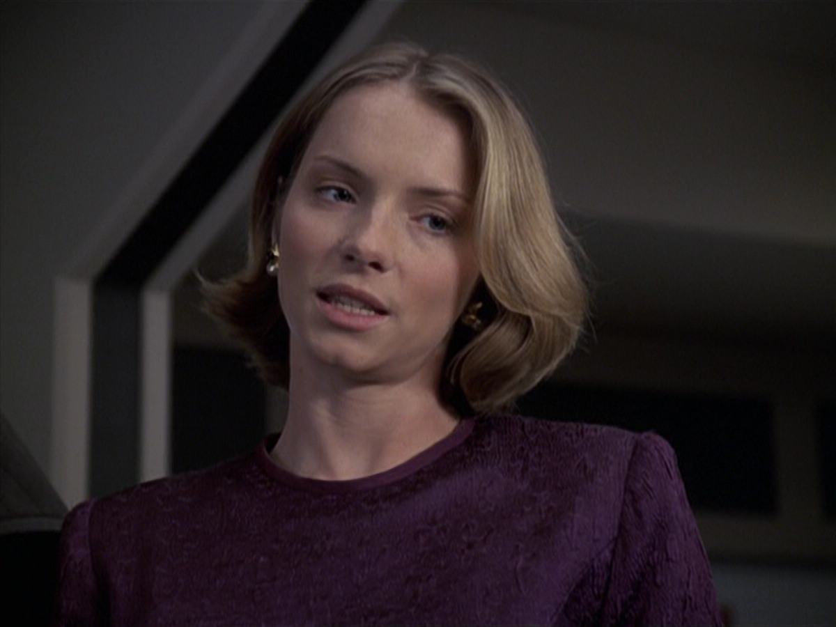 extant_StarTrek_VOY_6x24-LifeLine_02497.jpg