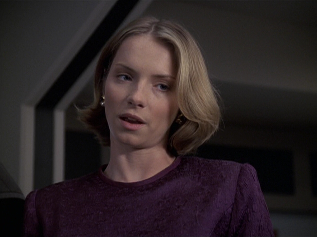 extant_StarTrek_VOY_6x24-LifeLine_02499.jpg